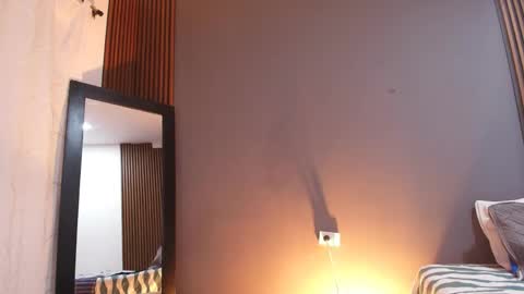 emma_and_aysha online show from 04-22-26, 10:44