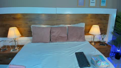 Emma  online show from 01-17-25, 10:44