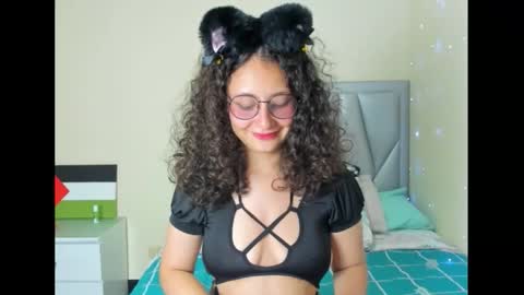 Snapshot of emma_belle02 chatting on 10-14-25, 07:25 Emma online show from 10-14-25, 07:25