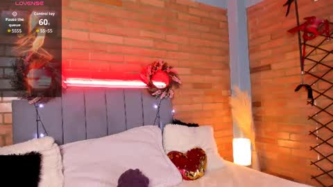 Snapshot of emma_belley chatting on 07-16-26, 07:09 Hey Im EmmaHelp me reach 100 likes online show from 07-16-26, 07:09