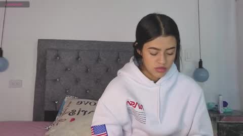 Snapshot of emma_blake__ chatting on 09-15-25, 03:39 Emma online show from 09-15-25, 03:39