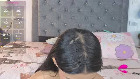 Snapshot of emma_blake__ chatting on 10-28-25, 02:31 Emma online show from 10-28-25, 02:31