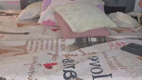 Snapshot of emma_blake__ chatting on 11-10-25, 05:28 Emma online show from 11-10-25, 05:28