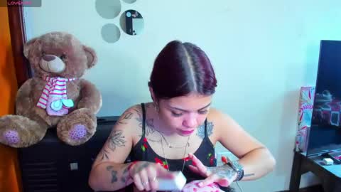 emma_boo_ online show from 05-11-26, 04:04