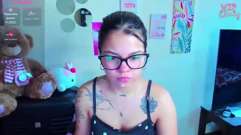 Snapshot of emma_boo_ chatting on 06-15-26, 02:52 emma_boo_ online show from 06-15-26, 02:52
