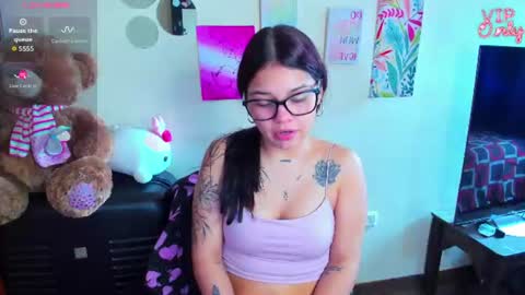 Snapshot of emma_boo_ chatting on 06-16-26, 05:26 emma_boo_ online show from 06-16-26, 05:26
