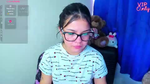 Snapshot of emma_boo_ chatting on 07-09-26, 03:27 emma_boo_ online show from 07-09-26, 03:27