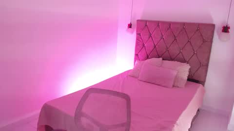 Snapshot of emma_carter2 chatting on 02-14-26, 06:37 E M M A online show from 02-14-26, 06:37