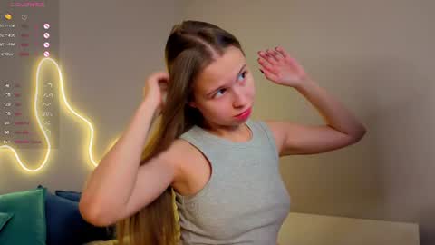 Snapshot of emma_clon chatting on 06-26-26, 02:16 Emma online show from 06-26-26, 02:16