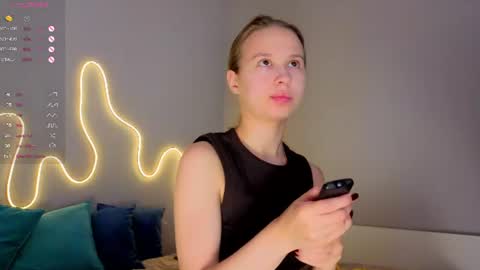Snapshot of emma_clon chatting on 07-02-26, 01:38 Emma online show from 07-02-26, 01:38