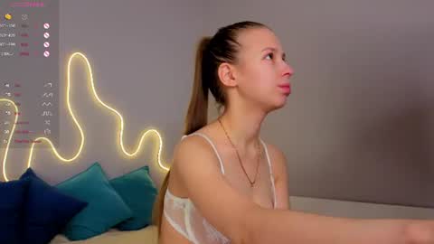 Snapshot of emma_clon chatting on 07-13-26, 01:41 Emma online show from 07-13-26, 01:41