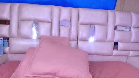 Snapshot of emma_curvy1 chatting on 09-25-25, 03:10 Emma online show from 09-25-25, 03:10