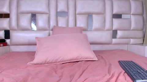 Snapshot of emma_curvy1 chatting on 10-01-25, 03:01 Emma online show from 10-01-25, 03:01