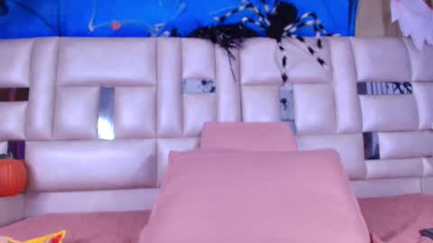 Snapshot of emma_curvy1 chatting on 10-28-25, 03:21 Emma online show from 10-28-25, 03:21