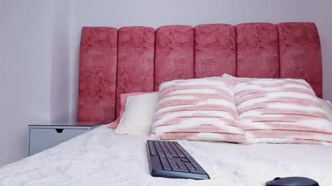 Snapshot of emma_curvy1 chatting on 11-11-25, 03:06 Emma online show from 11-11-25, 03:06