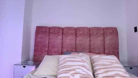 Snapshot of emma_curvy1 chatting on 11-21-25, 03:05 Emma online show from 11-21-25, 03:05