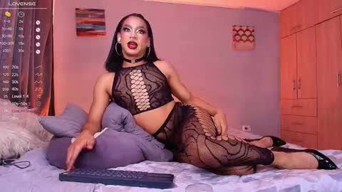 Snapshot of emma_demonn chatting on 10-24-25, 10:00 Mistress Emma Demon online show from 10-24-25, 10:00