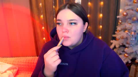 Snapshot of emma_dorn chatting on 12-28-24, 06:28 Eva online show from 12-28-24, 06:28