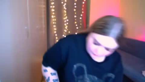 Snapshot of emma_dorn chatting on 06-30-26, 11:22 Eva online show from 06-30-26, 11:22
