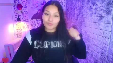 Snapshot of emma_garciaa_ chatting on 11-20-25, 03:39 emma online show from 11-20-25, 03:39