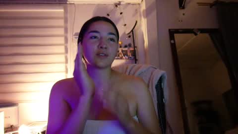 Snapshot of emma_johnson_ chatting on 12-04-24, 02:09 emma_johnson_ online show from 12-04-24, 02:09