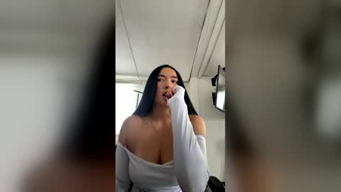 Snapshot of emma_johnson_ chatting on 06-04-26, 04:24 emma_johnson_ online show from 06-04-26, 04:24