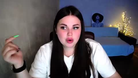 Snapshot of emma_jordan chatting on 08-06-26, 07:32 Emma online show from 08-06-26, 07:32