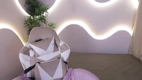 Emma online show from 11-29-25, 04:26