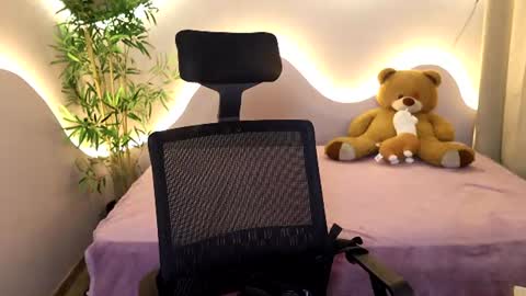 Emma online show from 07-15-26, 01:44