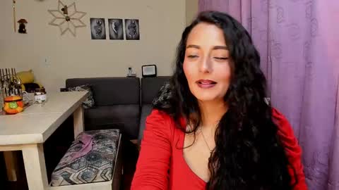Snapshot of emma_luxy chatting on 04-30-26, 02:07 emma luxy online show from 04-30-26, 02:07