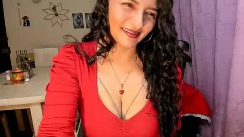 Snapshot of emma_luxy chatting on 05-17-26, 04:21 emma luxy online show from 05-17-26, 04:21
