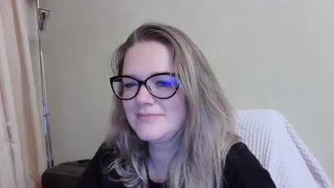 Snapshot of emma_misty_ chatting on 09-23-25, 04:32 emma_misty_ online show from 09-23-25, 04:32