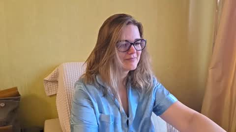 Snapshot of emma_misty_ chatting on 10-14-25, 06:14 emma_misty_ online show from 10-14-25, 06:14