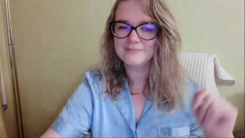 Snapshot of emma_misty_ chatting on 10-17-25, 05:26 emma_misty_ online show from 10-17-25, 05:26