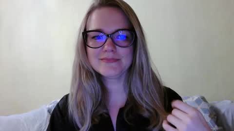 Snapshot of emma_misty_ chatting on 10-20-25, 05:35 emma_misty_ online show from 10-20-25, 05:35
