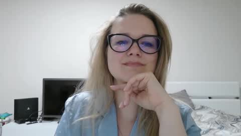 Snapshot of emma_misty_ chatting on 02-18-26, 07:43 emma_misty_ online show from 02-18-26, 07:43