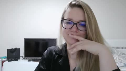 Snapshot of emma_misty_ chatting on 02-20-26, 08:09 emma_misty_ online show from 02-20-26, 08:09