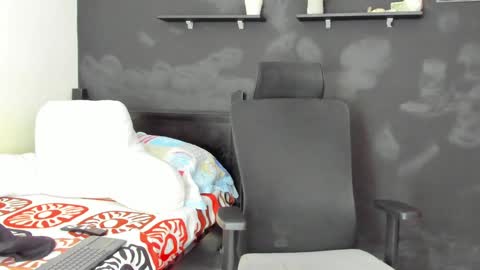 Snapshot of emma_muscle_ chatting on 01-15-25, 05:47 emma online show from 01-15-25, 05:47