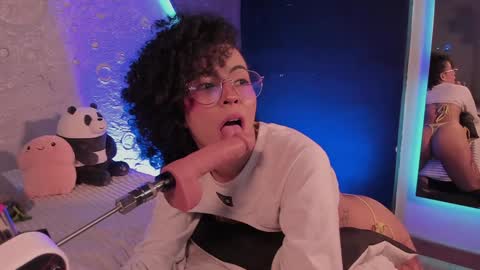 Snapshot of emma_nakamura chatting on 01-31-25, 01:12 online show from 01-31-25, 01:12