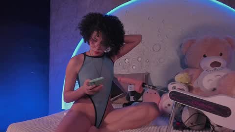 Snapshot of emma_nakamura chatting on 02-12-25, 10:35 online show from 02-12-25, 10:35