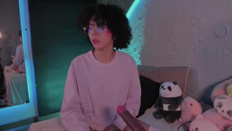 Snapshot of emma_nakamura chatting on 02-17-25, 10:07 online show from 02-17-25, 10:07