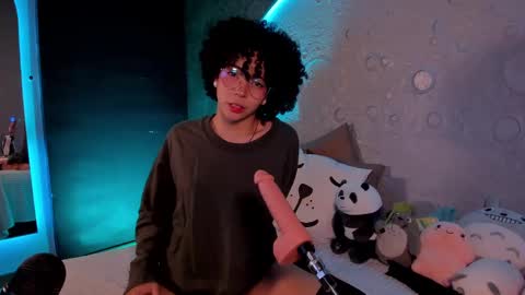 Snapshot of emma_nakamura chatting on 02-24-25, 10:04 online show from 02-24-25, 10:04