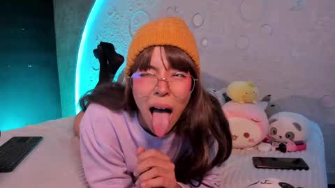 Snapshot of emma_nakamura chatting on 03-01-25, 01:07 online show from 03-01-25, 01:07