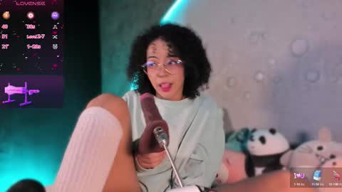 Snapshot of emma_nakamura chatting on 09-10-25, 10:37 online show from 09-10-25, 10:37