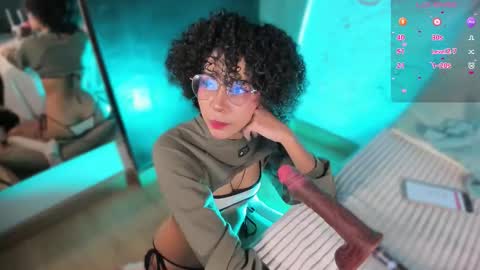 Snapshot of emma_nakamura chatting on 09-11-25, 10:15 online show from 09-11-25, 10:15