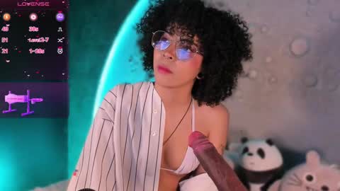 Snapshot of emma_nakamura chatting on 09-18-25, 10:28 online show from 09-18-25, 10:28