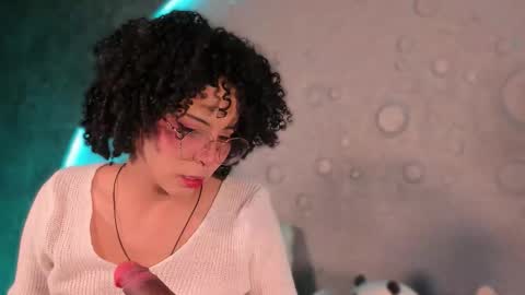 Snapshot of emma_nakamura chatting on 10-01-25, 10:10 online show from 10-01-25, 10:10