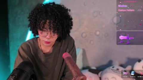 Snapshot of emma_nakamura chatting on 10-07-25, 10:01 online show from 10-07-25, 10:01