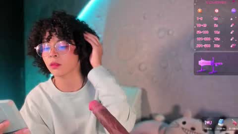 Snapshot of emma_nakamura chatting on 10-13-25, 10:04 online show from 10-13-25, 10:04