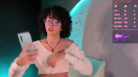 Snapshot of emma_nakamura chatting on 10-16-25, 10:05 online show from 10-16-25, 10:05